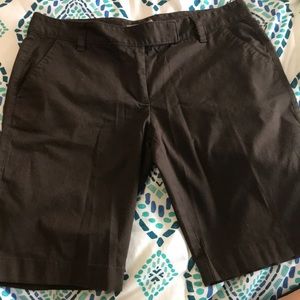 Ann Taylor signature fit size 6p shorts